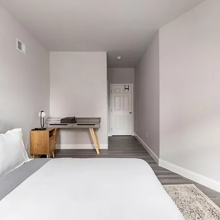 Philly Getaway - Chic Stay Near Center City